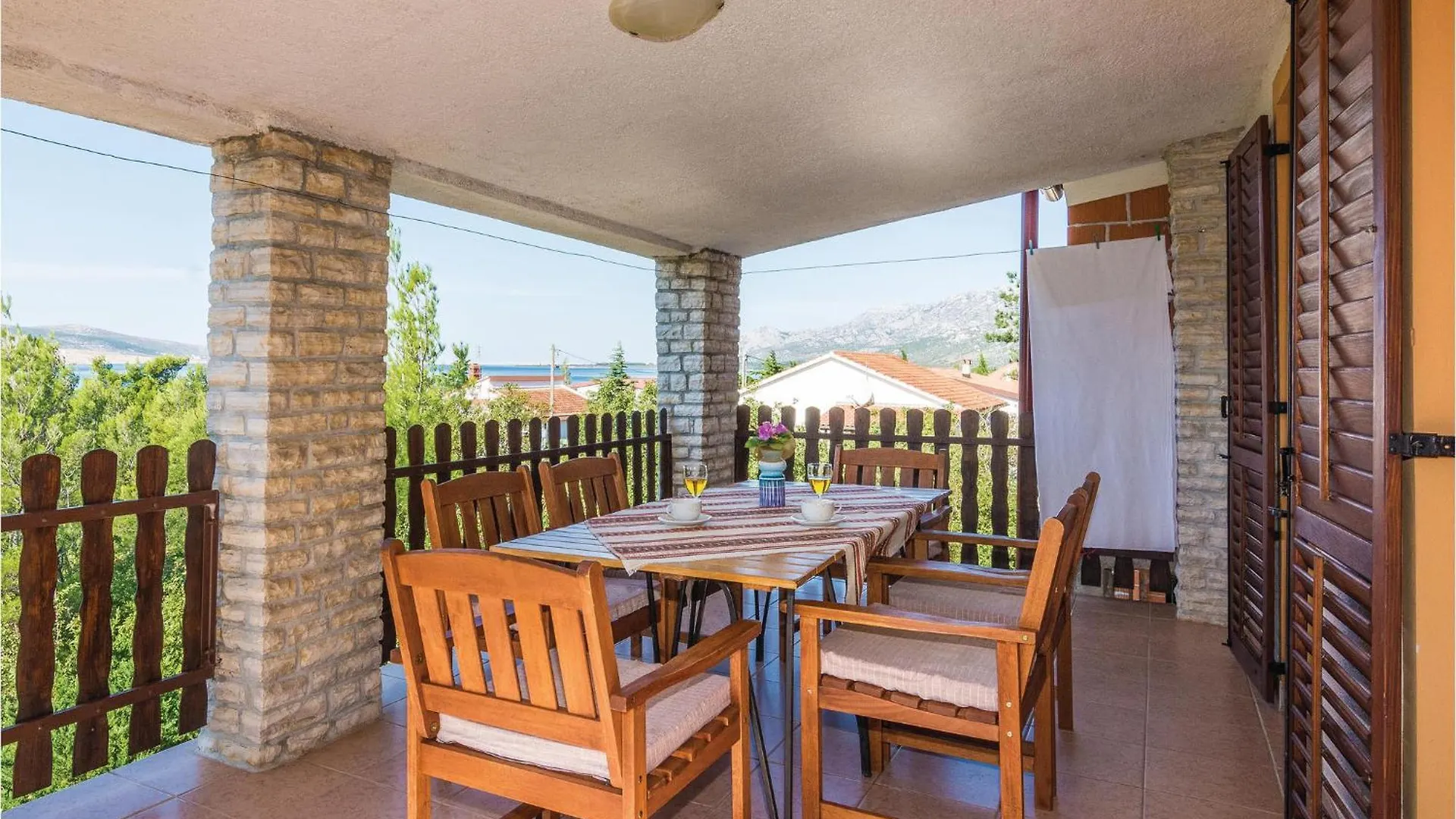 Nice Apartment In Jasenice With House Sea View