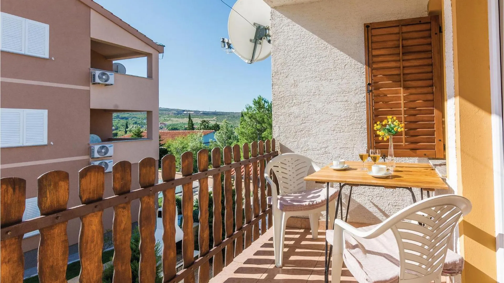 Nice Apartment In Jasenice With House Sea View