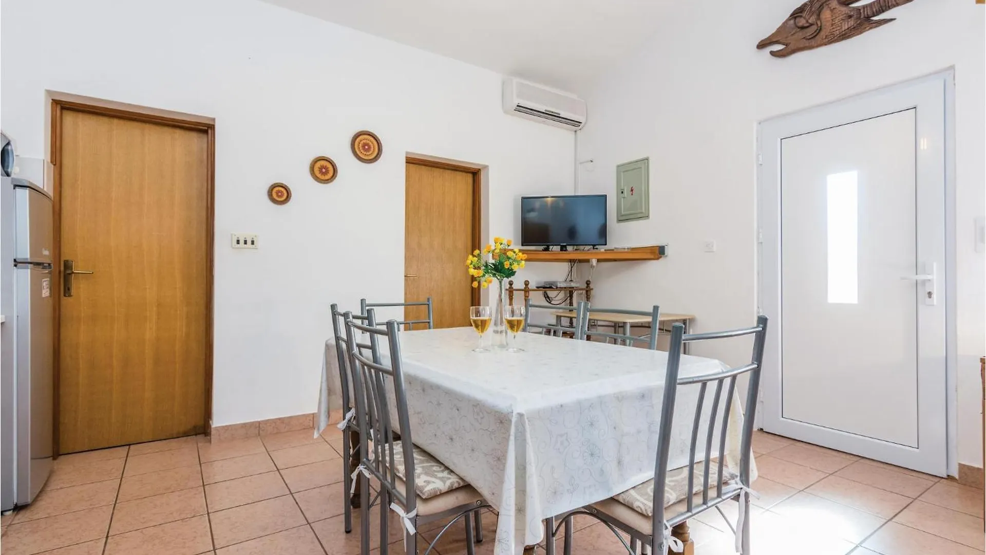 Nice Apartment In Jasenice With House Sea View