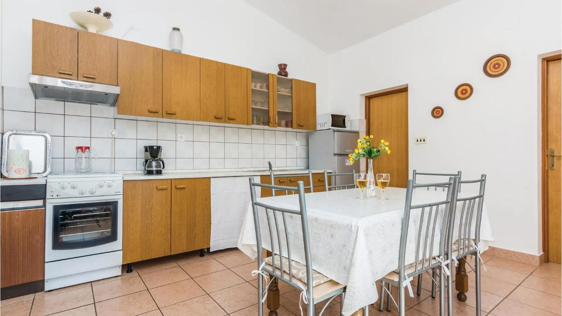 Nice Apartment In Jasenice With House Sea View